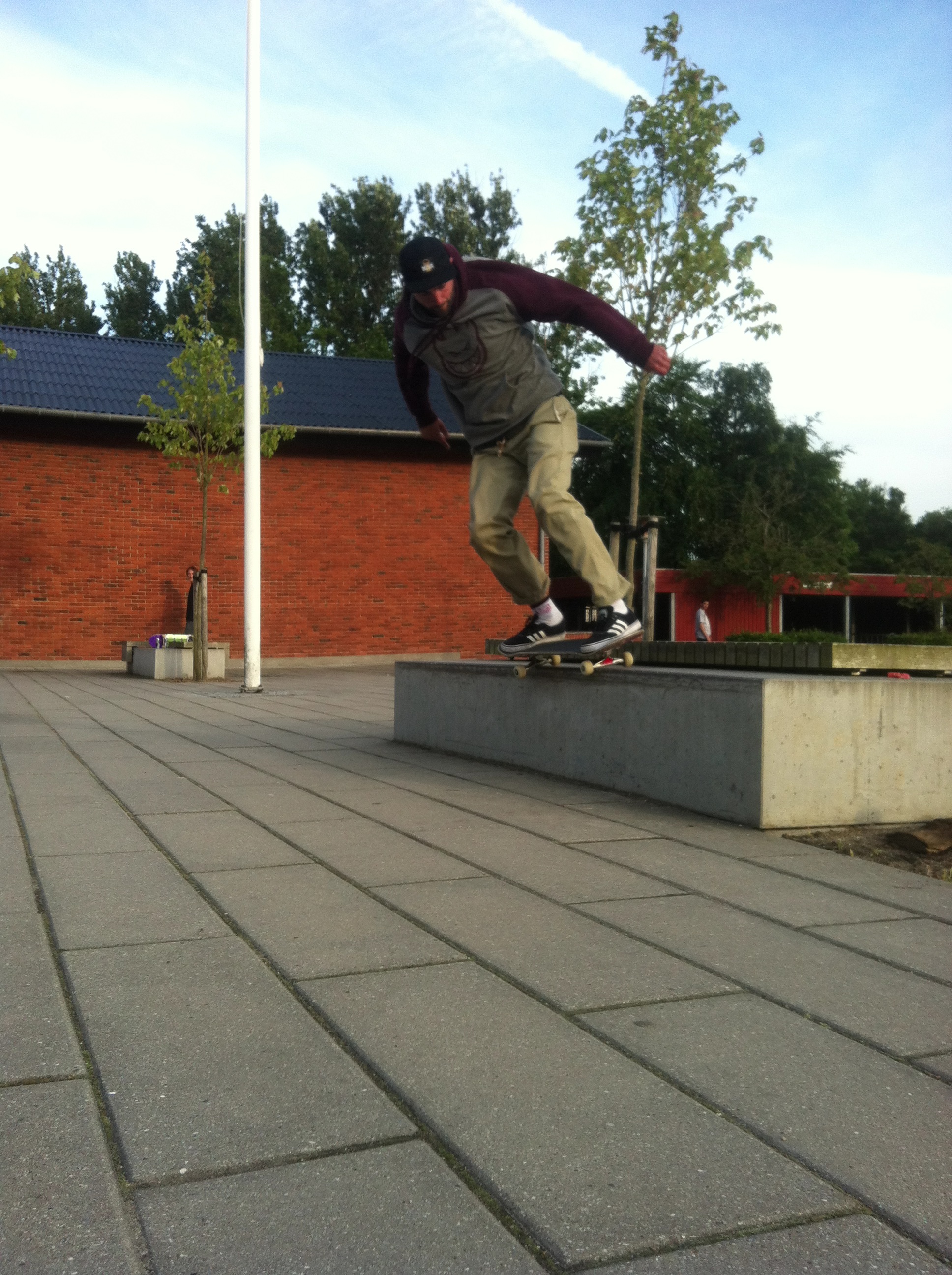 Mads Christensen Henrik Bønk Linden Rasmus Razz Pedersen Bertram Kirchert Ronni Kjærside Chris Larsson Hans Pierre Stachurska Skateboarding skateboard trip labforum labcph skatetu r nykøbing falster kulturfabrikken skatepark skatesession roadtrip minivan streetskating